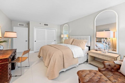 Condo in West Palm Beach, Florida, 2 bedrooms  № 2087684 - photo 19