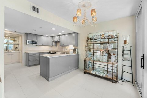 Condo in West Palm Beach, Florida, 2 bedrooms  № 2087684 - photo 9