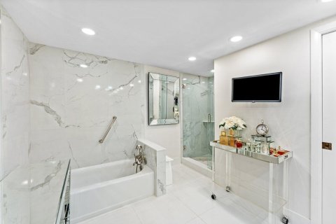 Condo in West Palm Beach, Florida, 2 bedrooms  № 2087684 - photo 15