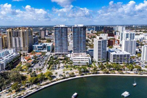 Condo in West Palm Beach, Florida, 2 bedrooms  № 2087684 - photo 4