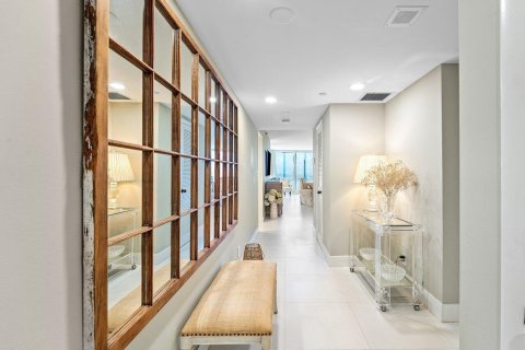 Condo in West Palm Beach, Florida, 2 bedrooms  № 2087684 - photo 12