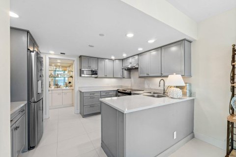Condo in West Palm Beach, Florida, 2 bedrooms  № 2087684 - photo 8