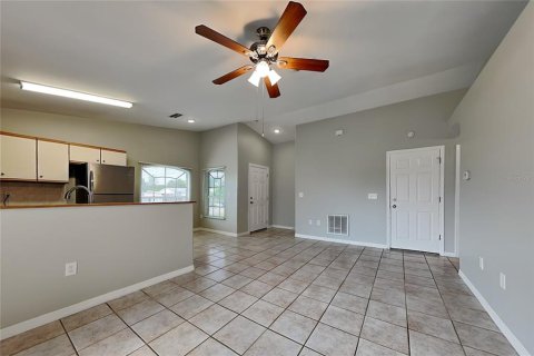 Villa ou maison à louer à Apollo Beach, Floride: 3 chambres, 138.61 m2 № 2390954 - photo 2