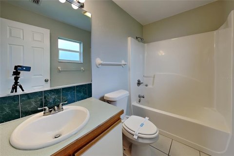 Villa ou maison à louer à Apollo Beach, Floride: 3 chambres, 138.61 m2 № 2390954 - photo 11