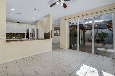 Casa en venta en Miami, Florida, 4 dormitorios, 219.62 m2 № 2011973 - foto 15