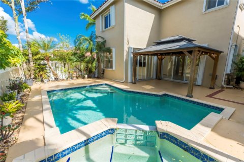 Casa en venta en Miami, Florida, 4 dormitorios, 219.62 m2 № 2011973 - foto 2