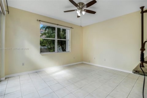 Casa en venta en Miami, Florida, 4 dormitorios, 219.62 m2 № 2011973 - foto 28