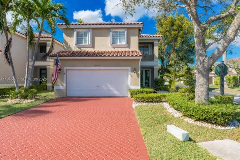 House in Miami, Florida 4 bedrooms, 219.62 sq.m. № 2011973