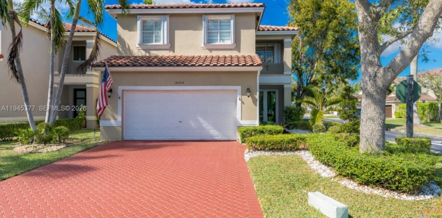 Casa en Miami, Florida 4 dormitorios, 219.62 m2 № 2011973