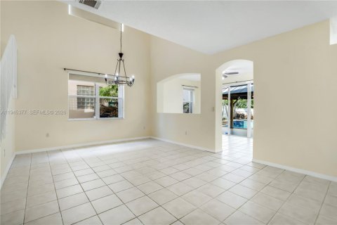 Casa en venta en Miami, Florida, 4 dormitorios, 219.62 m2 № 2011973 - foto 19