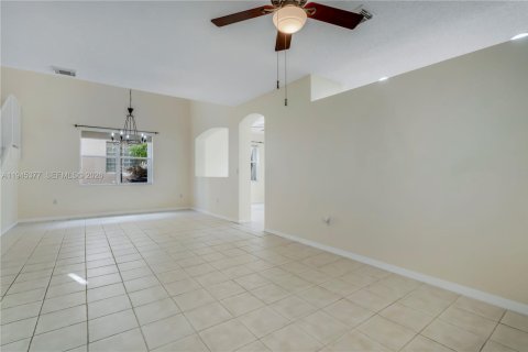 Casa en venta en Miami, Florida, 4 dormitorios, 219.62 m2 № 2011973 - foto 30