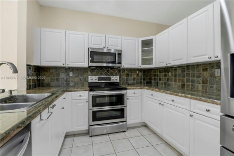 Casa en venta en Miami, Florida, 4 dormitorios, 219.62 m2 № 2011973 - foto 7