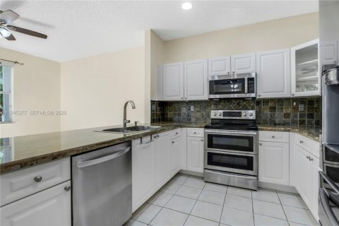 Casa en venta en Miami, Florida, 4 dormitorios, 219.62 m2 № 2011973 - foto 5