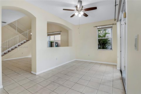 Casa en venta en Miami, Florida, 4 dormitorios, 219.62 m2 № 2011973 - foto 21