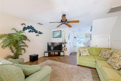Condo in Crystal River, Florida, 2 bedrooms № 2209351 - photo 11