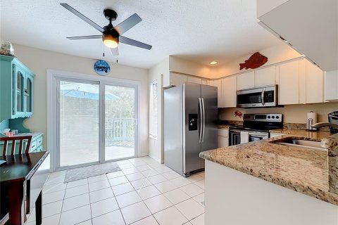 Condo in Crystal River, Florida, 2 bedrooms № 2209351 - photo 12