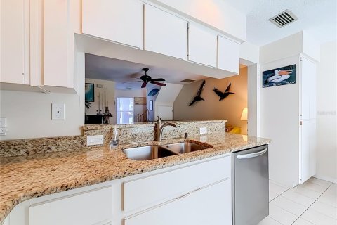 Condo in Crystal River, Florida, 2 bedrooms № 2209351 - photo 14