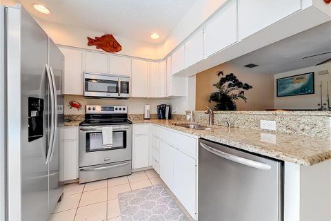 Condo in Crystal River, Florida, 2 bedrooms № 2209351 - photo 13