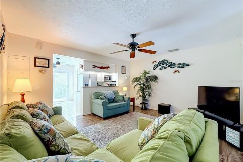 Condo in Crystal River, Florida, 2 bedrooms № 2209351 - photo 8