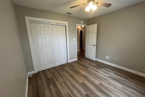 House in Port St. Lucie, Florida 3 bedrooms, 106.65 sq.m. № 2088053 - photo 8
