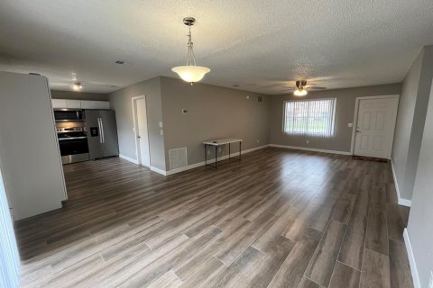 House in Port St. Lucie, Florida 3 bedrooms, 106.65 sq.m. № 2088053 - photo 5