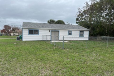 House in Port St. Lucie, Florida 3 bedrooms, 106.65 sq.m. № 2088053 - photo 13