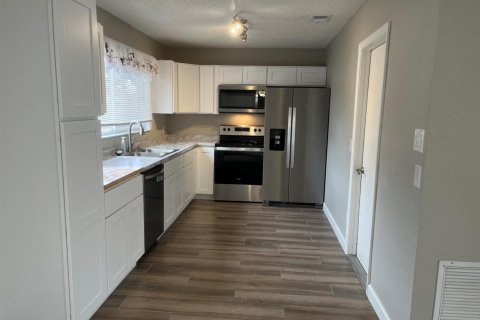 House in Port St. Lucie, Florida 3 bedrooms, 106.65 sq.m. № 2088053 - photo 6
