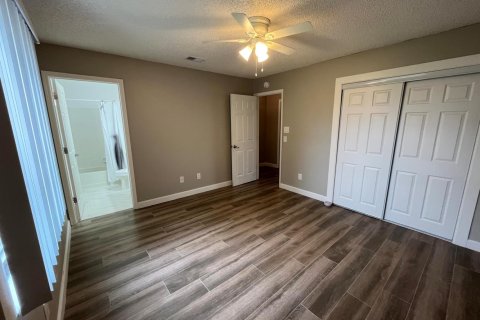 House in Port St. Lucie, Florida 3 bedrooms, 106.65 sq.m. № 2088053 - photo 7