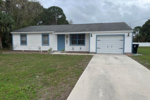 House in Port St. Lucie, Florida 3 bedrooms, 106.65 sq.m. № 2088053 - photo 2