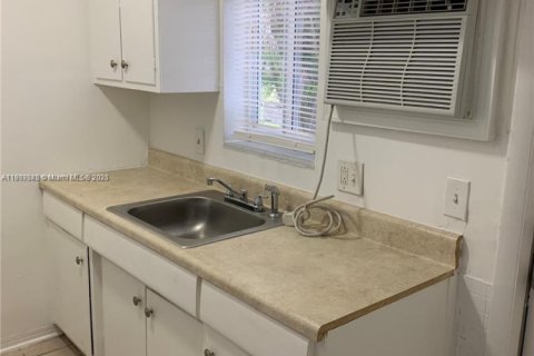 Снять в аренду квартиру в Холливуд, Флорида 37.16м2, № 1965195 - фото 5