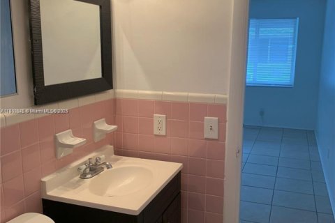 Снять в аренду квартиру в Холливуд, Флорида 37.16м2, № 1965195 - фото 3