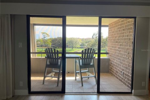 Condo in Palm Harbor, Florida, 1 bedroom № 2202535 - photo 5