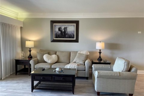 Condo in Palm Harbor, Florida, 1 bedroom № 2202535 - photo 2