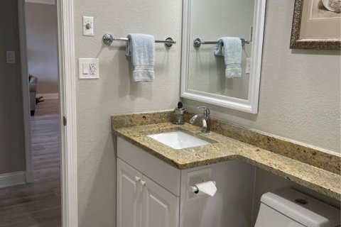 Condo in Palm Harbor, Florida, 1 bedroom № 2202535 - photo 13