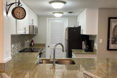 Condo in Palm Harbor, Florida, 1 bedroom № 2202535 - photo 8