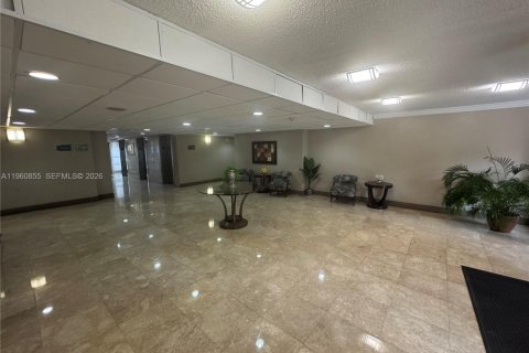 Copropriété à louer à North Miami, Floride: 1 chambre, 62.52 m2 № 2023629 - photo 2