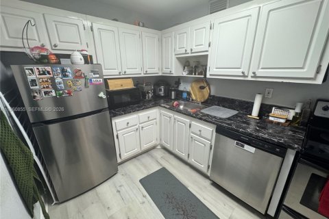 Copropriété à louer à North Miami, Floride: 1 chambre, 62.52 m2 № 2023629 - photo 5