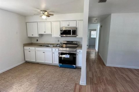 House in Wildwood, Florida 3 bedrooms, 88.26 sq.m. № 1548587 - photo 11