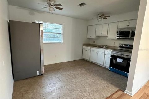 House in Wildwood, Florida 3 bedrooms, 88.26 sq.m. № 1548587 - photo 10