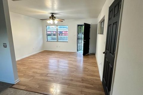 House in Wildwood, Florida 3 bedrooms, 88.26 sq.m. № 1548587 - photo 9