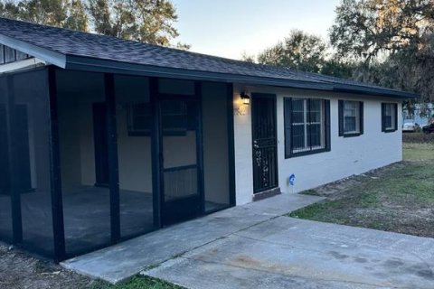 House in Wildwood, Florida 3 bedrooms, 88.26 sq.m. № 1548587 - photo 4