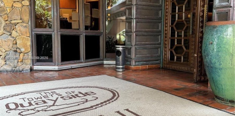 Condominio en Miami, Florida, 2 dormitorios  № 1993683