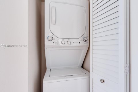 Condominio en venta en Miami, Florida, 2 dormitorios, 141.21 m2 № 1993683 - foto 19