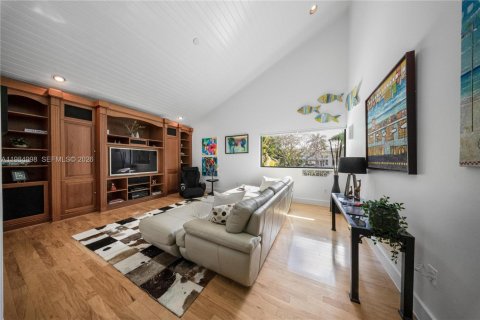 Casa en venta en Pinecrest, Florida, 7 dormitorios, 558.71 m2 № 2047448 - foto 18