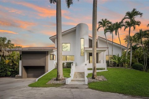 House in Pinecrest, Florida 7 bedrooms, 558.71 sq.m. № 2047448