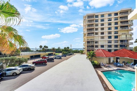 Condo in Riviera Beach, Florida, 2 bedrooms  № 2190817 - photo 24