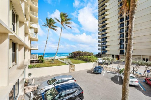 Condo in Riviera Beach, Florida, 2 bedrooms  № 2190817 - photo 23