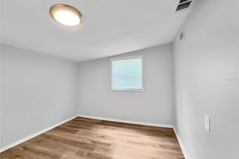 House in Tampa, Florida 3 bedrooms, 87.14 sq.m. № 2378021 - photo 7