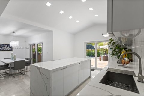 House in Miami Lakes, Florida 5 bedrooms № 1850769 - photo 26