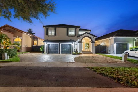 House in Miami Lakes, Florida 5 bedrooms № 1850769 - photo 2